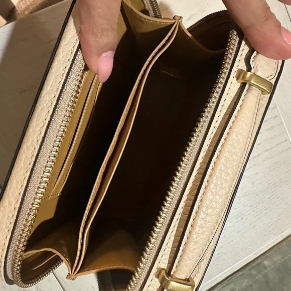 Famous Cream Leather Crossbody Bag - Picture 14 of 16